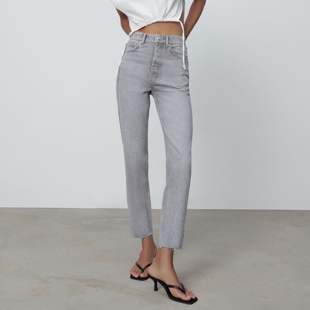 ZARA MOM FIT JEANS